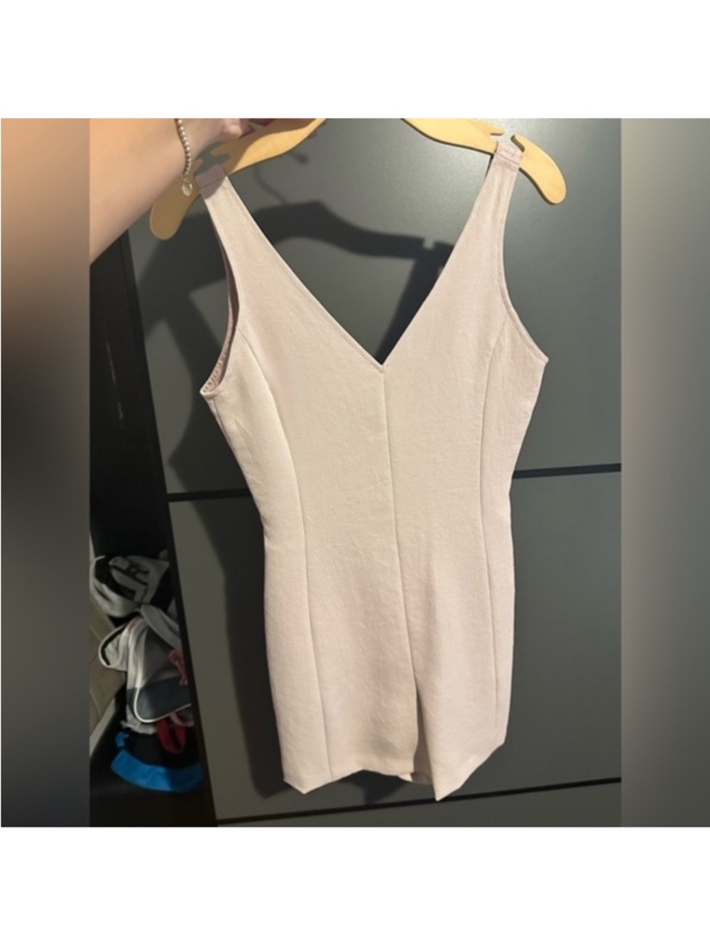 Wilfred Light Pink Cream V-Neck Sleeveless Knit Bodysuit